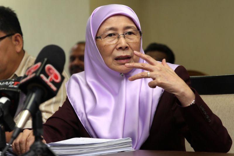 Datuk Seri Dr Wan Azizah Wan Ismail speaks during a press conference today at her office in Parliament, June 28, 2017. u00e2u20acu2022 Picture by Choo Choy May