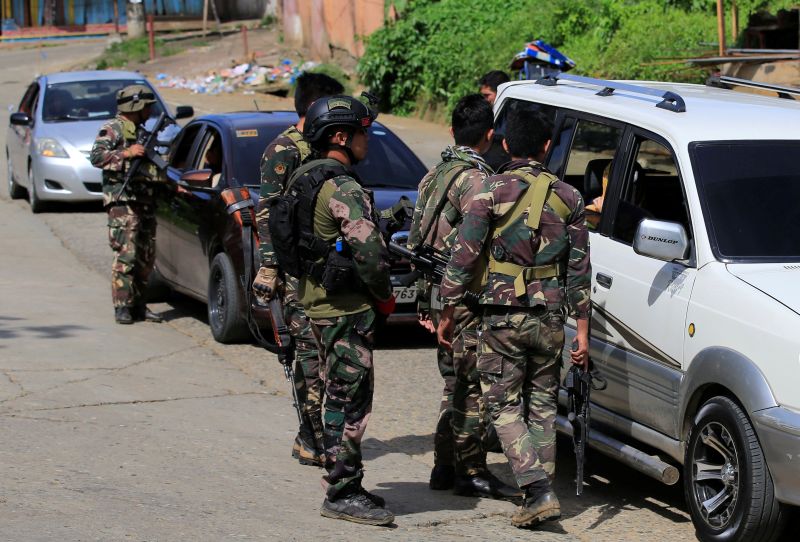 Philippine National Police Special Action Force personnel man a checkpoint in Marawi city, as government troops continue their assault against insurgents from the Maute group, in Philippines June 10, 2017. u00e2u20acu2022 Reuters pic