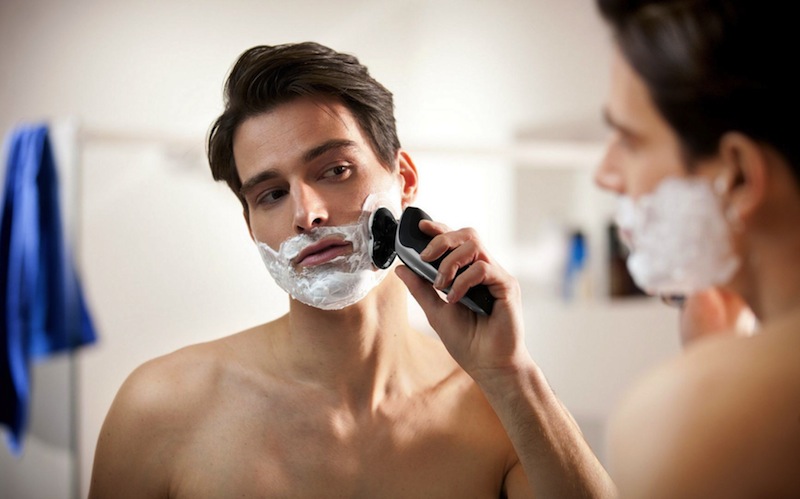Gift Dad the experience of an ultimate shave with the Shaver Series 9000 Wet and Dry Electric Shaver (S9751/33) from Philips.n 