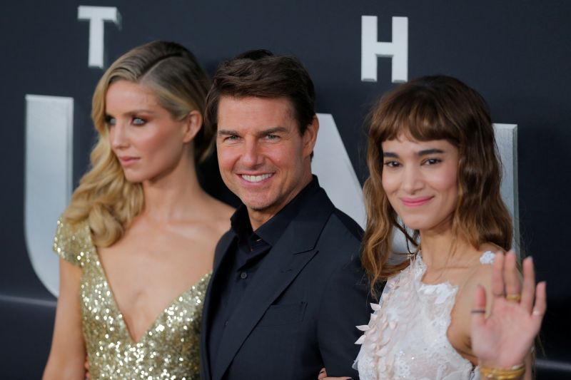 Actor Tom Cruise arrives with Annabelle Wallis (left) and Sofia Boutella for the premiere of the film u00e2u20acu02dcThe Mummyu00e2u20acu2122 in New York June 7, 2017. u00e2u20acu2022 Reuters pic