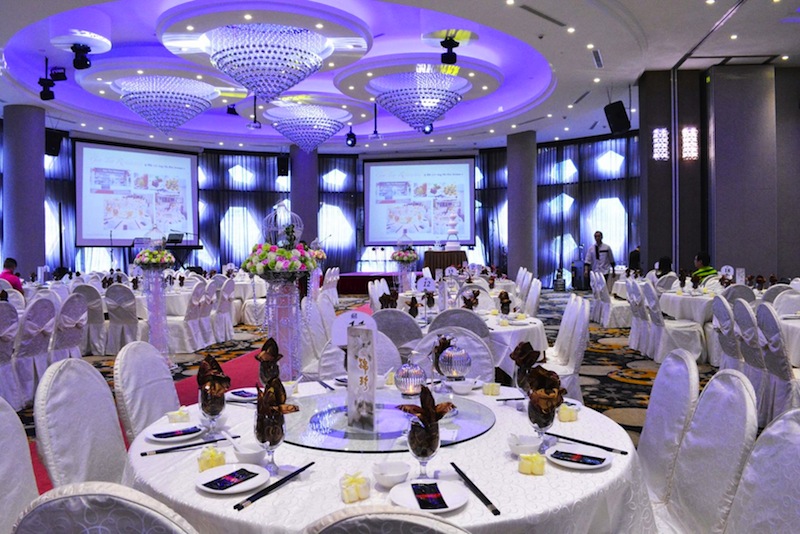 Chinese restaurant Tim Palace at Safra Toa Payoh has had its license suspended for two weeks by the NEA for failing to keep its premise clean, free of rodent infestation and selling pre-packed food past the expiry date. u00e2u20acu201d Picture by Tim Palace/ Facebook