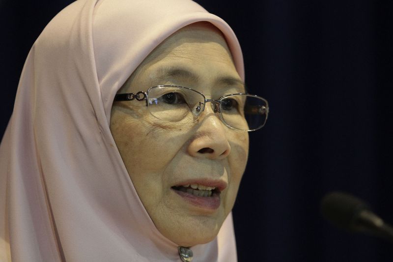 Opposition leader, Datuk Seri Dr Wan Azizah Wan Ismail speaks during a press conference at the PKR headquarters in Petaling Jaya June 22, 2017. u00e2u20acu2022 Picture by Yusof Mat Isa