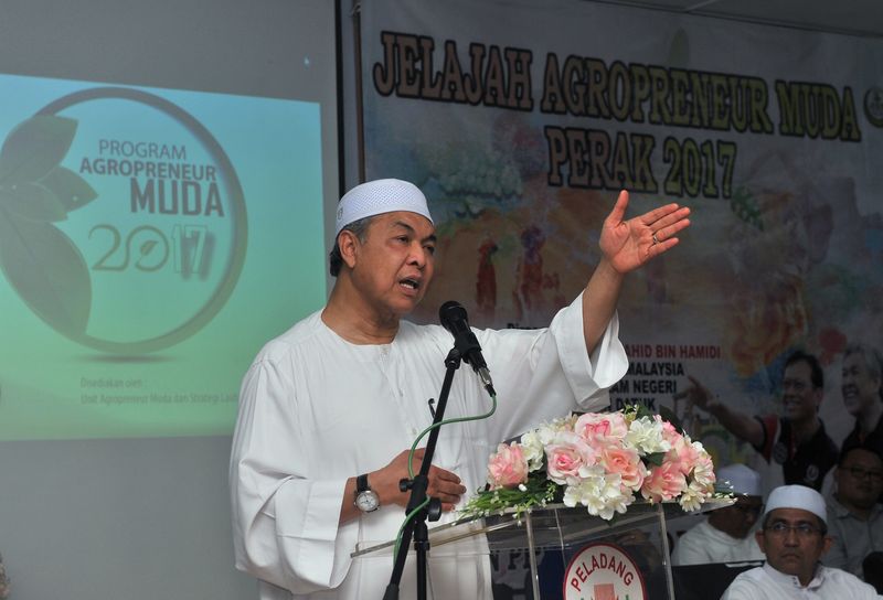 Deputy Prime Minister Datuk Seri Dr Ahmad Zahid Hamidi speaking during the launch of the 2017 Perak Young Agropreneur Tour programme in Bagan Datuk, June 12, 2017. u00e2u20acu201d Bernama pic