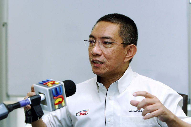 MRTu00e2u20acu2122s strategic communication and stakeholder relation director Datuk Najmuddin Abdullah speaks to reporters during a press conference in Kuala Lumpur July 11, 2017. u00e2u20acu201d Bernama pic