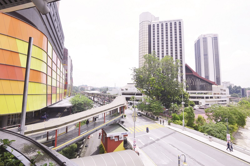 The pedestrian bridge makes the station accessible. 