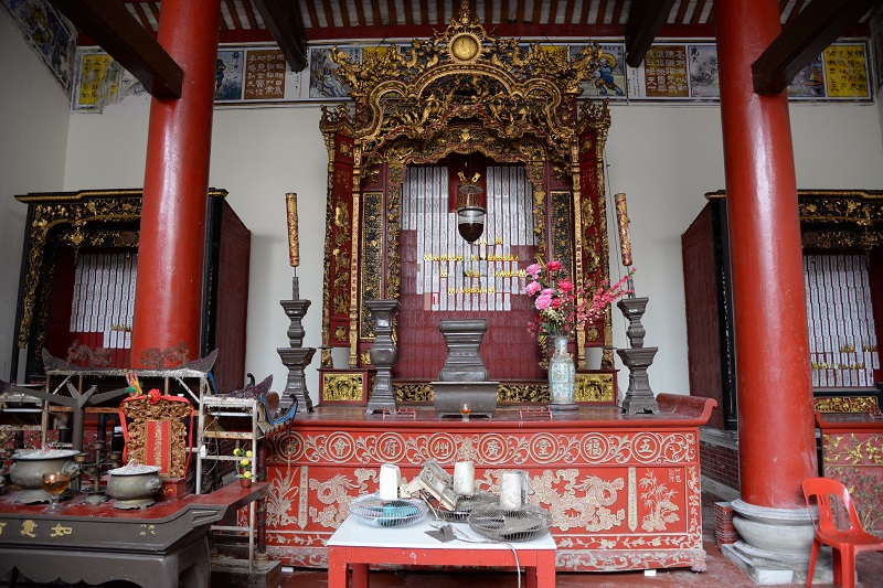 The inner hall where the ancestral tablets are with the elaborately carved red and gold altar.