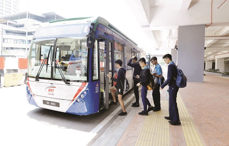 Commuters boarding the feeder bus. 