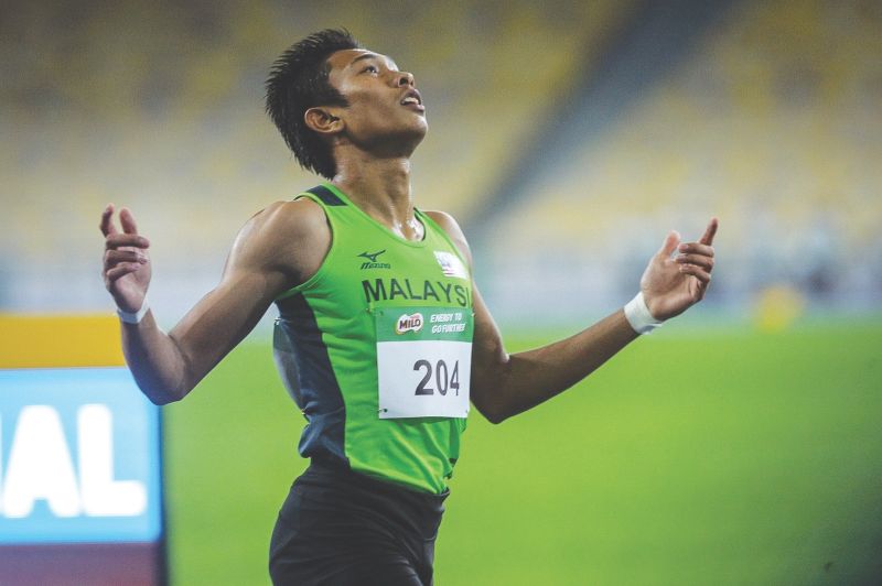 Khairul Hafiz celebrates after setting a new 200m record. u00e2u20acu201d Picture by Hari Anggara