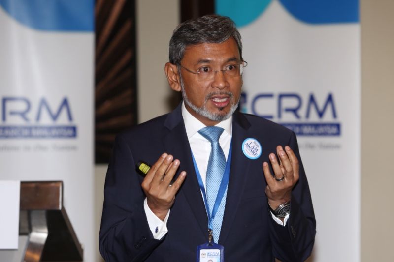 Dr. Mohd Akmal Mohd Yusof speaks at the ‘Clinical Trials: The Misunderstood Healthcare Link’ talk in Petaling Jaya July 18, 2017. ― Picture by Choo Choy May