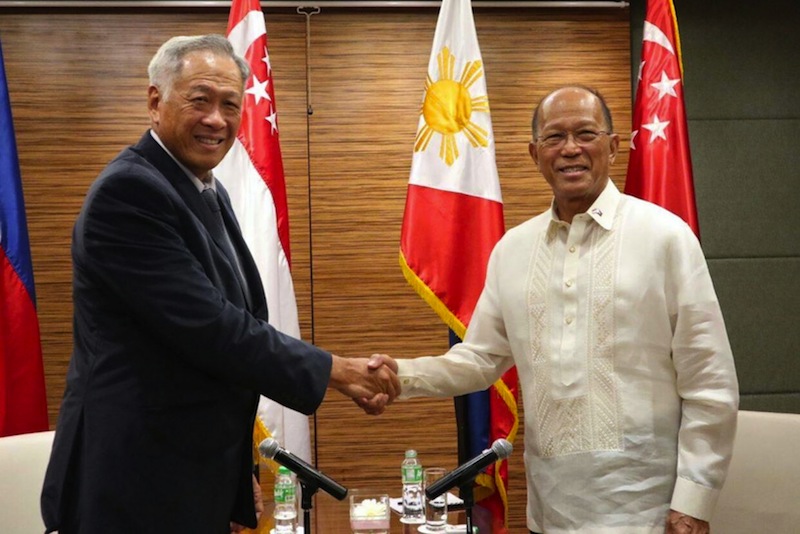 Minister for Defence Dr Ng Eng Hen met with the Philippine Secretary of National Defense Delfin Lorenzana, July 18, 2017. u00c2u00a0u00e2u20acu201d PIcture by Ng Eng Hen/Facebook