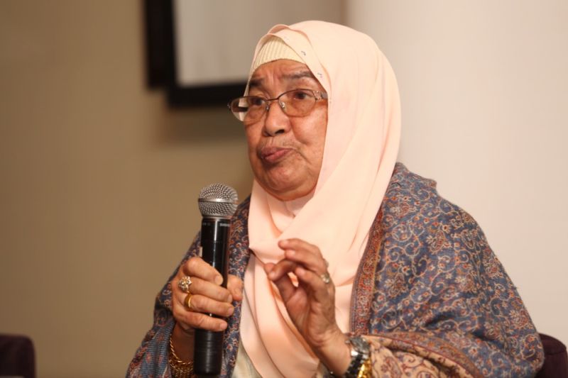 Norhizan Abd Rahman speaks at the ‘Clinical Trials: The Misunderstood Healthcare Link’ talk in Petaling Jaya July 18, 2017. ― Picture by Choo Choy May