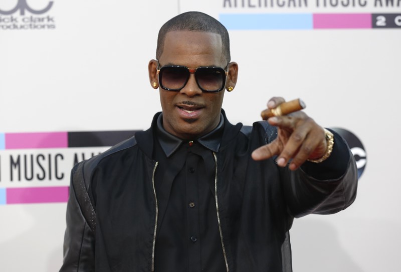 Singer R. Kelly arrives at the 41st American Music Awards in Los Angeles, California November 24, 2013. u00e2u20acu201d Reuters pic 