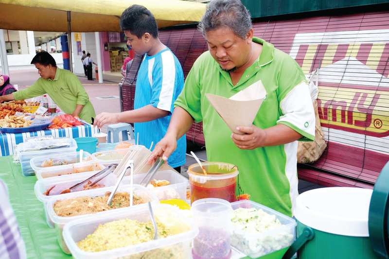 Food vendors galore outside the Bandar Tasik Selatan station. u00e2u20acu201d Malay Mail pic