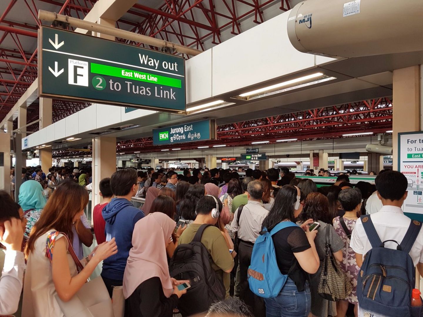 The scene at Jurong East MRT this morning. Commuters travelling to work on the North-South and East-West Lines (NSEWL) experienced delays due to an intermittent power fault and track circuit fault. u00e2u20acu201du00c2u00a0Twitter/Loke @Loke_9999