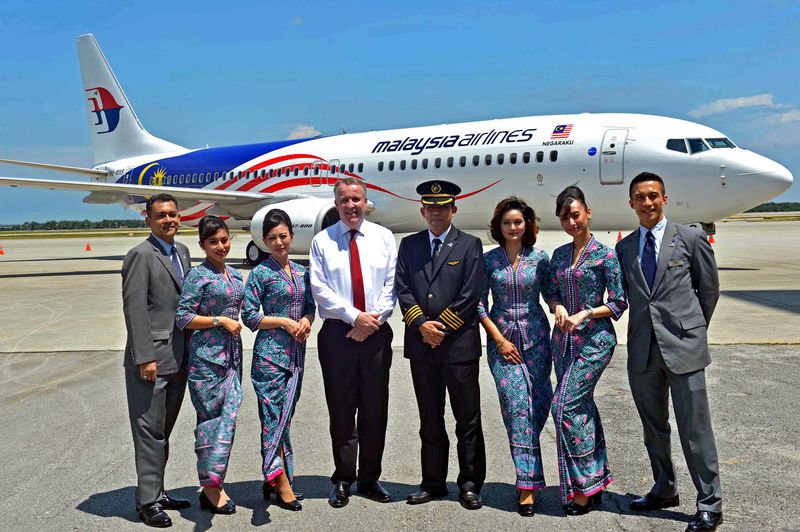 Malaysia Airlines Berhad (MAB) Chief Executive Officer, Peter Bellew (fourth left) with Malaysia Airlines flight crew at the launch of the 'NEGARAKU' logo on Malaysia Airlines at the MAB Engineering Complex, Sepang, July 10, 2017. u00e2u20acu201d Bernama pic