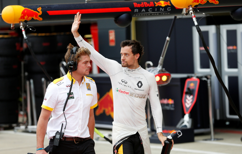 Renaultu00e2u20acu2122s Jolyon Palmer waves to the fans during the British Grand Prix 2017 at Silverstone July 15, 2017. u00e2u20acu201d Reuters picn