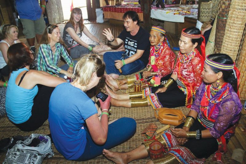 Locals in Sarawak entertaining tourists. u00e2u20acu201d Picture from rwmf.net