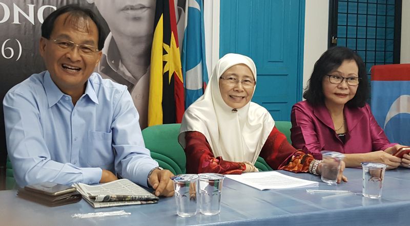 PKR president Datuk Seri Wan Azizah Wan Ismail speaks to reporters. With her is State PKR chairman Baru Bian (left), July 1, 2017. u00e2u20acu201d Picture by Sulok Tawien n