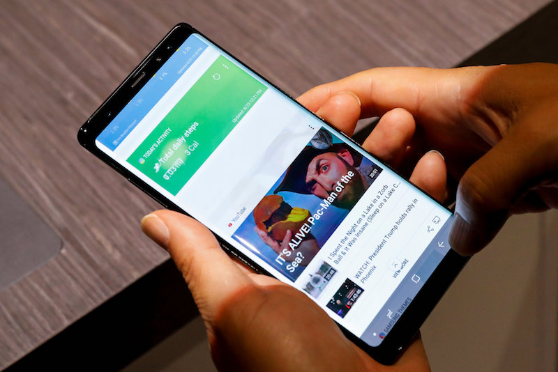 A guest uses the new Galaxy Note 8 smartphone during the companyu00e2u20acu2122s launch event in New York August 23, 2017. u00e2u20acu201d Reuters pic