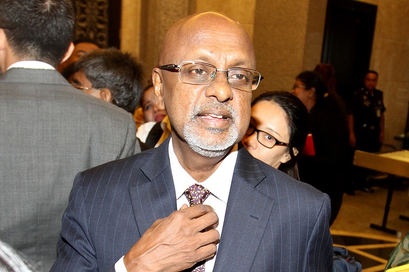 Lawyer Sivarasa Rasiah to reporters after the BNM 1990s Forex Losses RCI's opening session at the Court of Appeal in Putrajaya Aug 8, 2017. u00e2u20acu201d Picture by Miera Zulyana