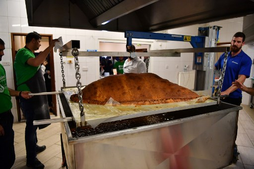 Muslim Aid staff and volunteers work as they attempt to construct and cook the worldu00e2u20acu2122s largest samosa at the East London Mosque in London on August 22, 2017. u00e2u20acu201d AFP pic