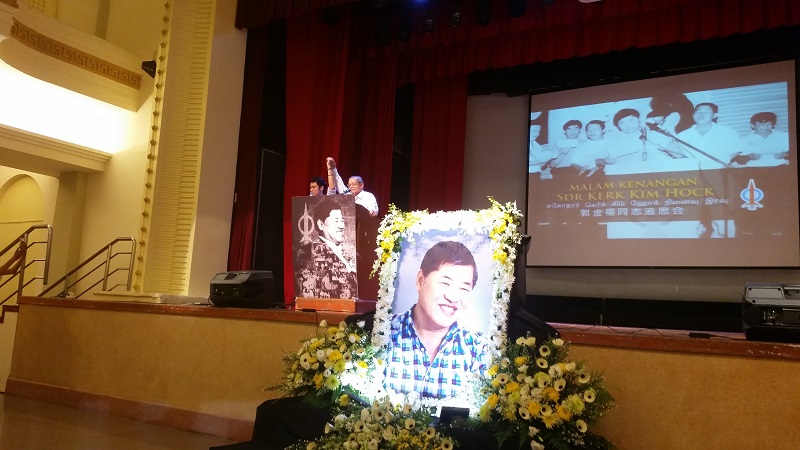 DAPu00e2u20acu2122s Lim Kit Siang holding up Kerk Chee Yeeu00e2u20acu2122s hand after announcing Kerku00e2u20acu2122s new role as his political secretary. u00e2u20acu201d Picture by Ida Lim