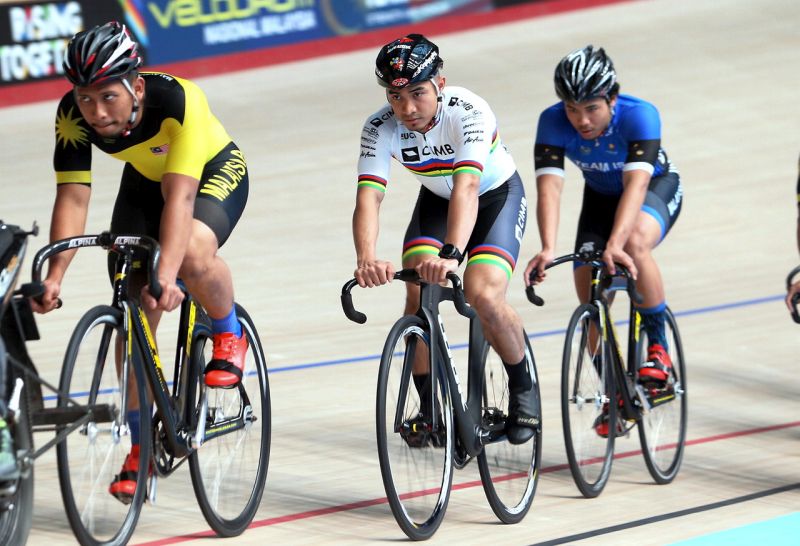 National cyclist and keirin world champion Azizulhasni Awang (mdidle) training with his teammates for the KL2017 SEA Games at the National Valedrome here today. u00e2u20acu201d Bernama pic