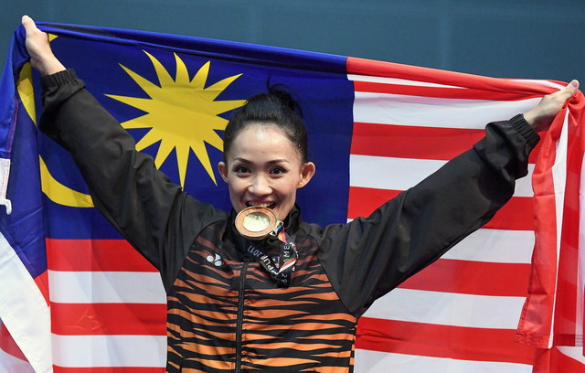 Wushu champion Diana Bong Siong Lin shows off the gold medal she won for Malaysia in the KL2017 SEA Games, nanquan category, at Kuala Lumpur Convention Centre today. u00e2u20acu201d Bernama pic