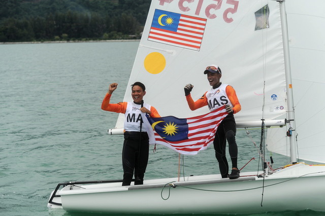 National sailing athletes Mohd Uzairu00e2u20acu00a8Amin Mohd Yusof and Naquib Iman Shahrin seen here celebrating their win at National Sailng Centre today. u00e2u20acu201d Bernama pic