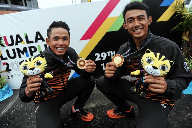 National sailing athletes Mohd Faisal Norizan (left) and Ahmad Syukri Abdul Aziz celebrate victory in winning gold in the double handed individual races at the National Sailing Centre today. u00e2u20acu201d Bernama pic