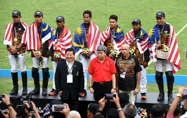 Malaysia's Polo Tem won Gold after defeating Thailand 9-8 during 29th SEA Games final at Equestrian Park, Precinct 5 today.u00e2u20acu00a8 Sultan Selangor Sultan Sharafuddin presented the medals to the winners. u00e2u20acu201d Bernama pic