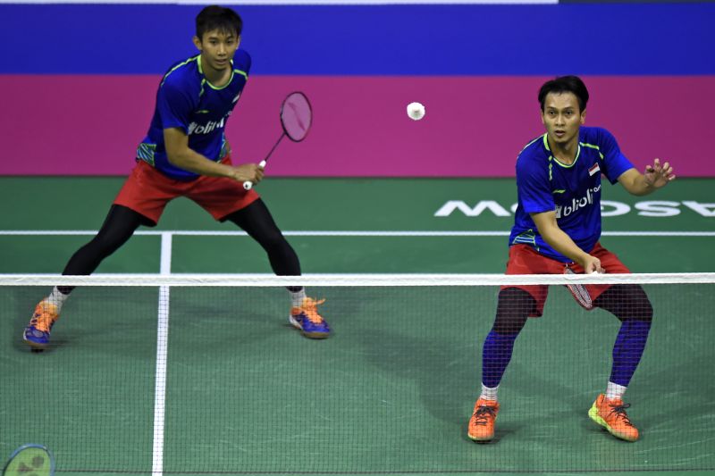 Indonesiau00e2u20acu2122s Mohammad Ahsan (right) and Rian Agung Saputro return against Japanu00e2u20acu2122s Takeshi Kamura and Keigo Sonoda during their semi-final menu00e2u20acu2122s doubles match during the 2017 BWF World Championships of badminton at Emirates Arena in Glasgow on August 