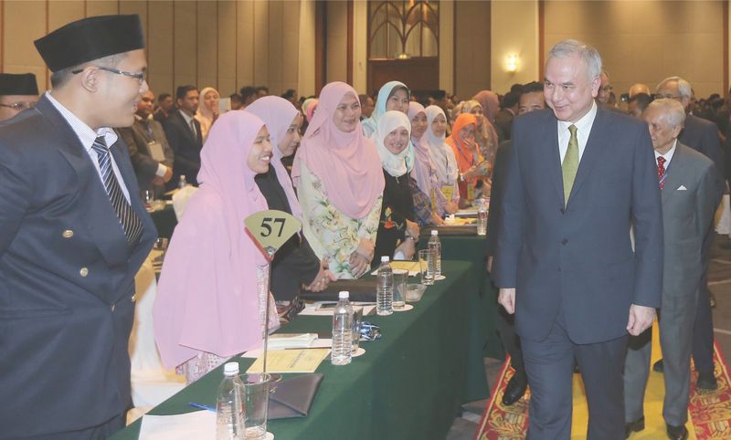 Sultan Nazrin meeting participants of the u00e2u20acu02dcStrengthening National Pillaru00e2u20acu2122 convention, August 5, 2017. u00e2u20acu201d Picture by Razak Ghazali