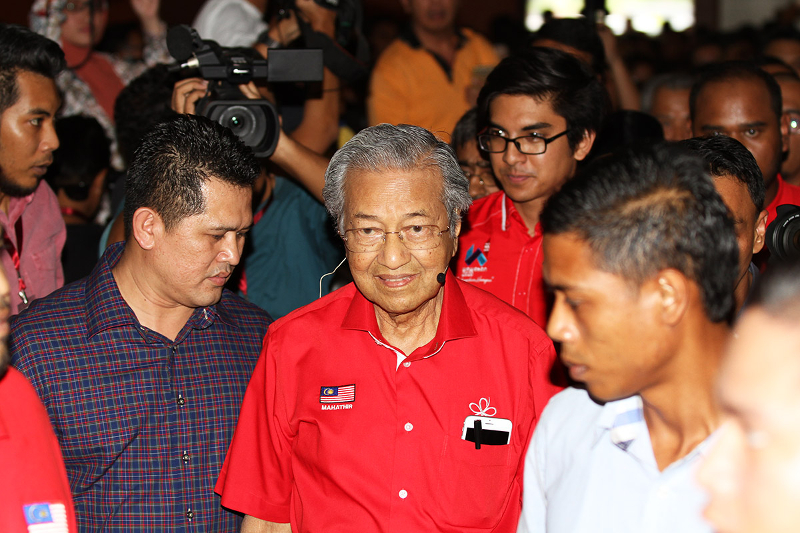 Tun Dr Mahathir Mohamad arrives before the Nothing to Hide 2.0 forum in Shah Alam August 13, 2017. u00e2u20acu201d Picture by Miera Zulyana
