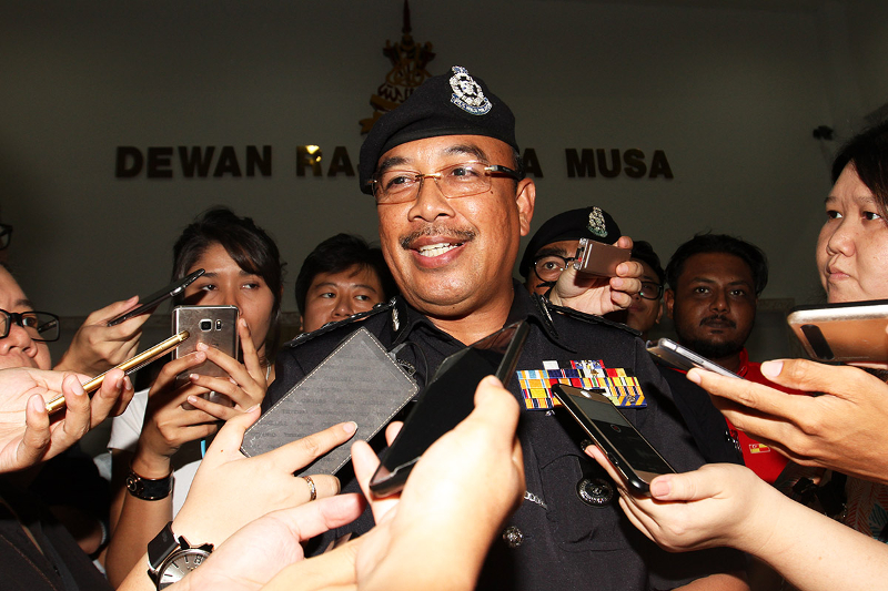 Shah Alam OCPD ACP Shafien Mamat speaks to reporters after a riot at the Nothing 2 Hide 2.0 forum in Shah Alam August 13, 2017. u00e2u20acu201d Picture by Miera Zulyana