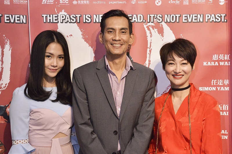 Kara Wai (right) poses for a photo with fellow actor Faizal Hussein (centre) and new comer Siow Li Xuan during the Gala Premiere of ‘Mrs K’ at GSC One Utama in Kuala Lumpur August 23, 2017. 