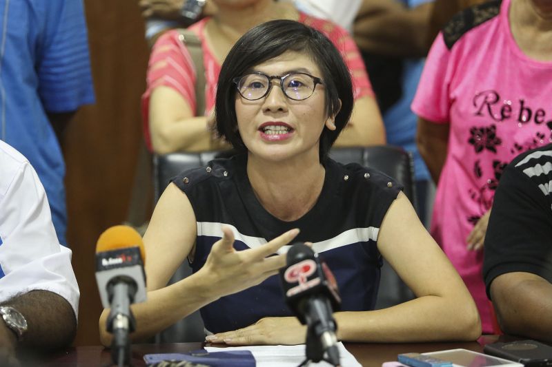 Rawang ADUN Gan Pei Nei speaks during a press conference at the Pusat Khidmat Ahli Parlimen in Selayang August 25, 2017. u00e2u20acu2022 Picture by Yusof Mat Isa