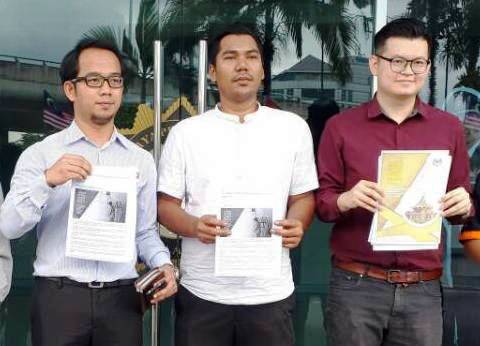 Dr Kelvin Yii (right), the special assistant of Bandar Kuching Member of Parliament said funds amounting to millions of ringgit belonging to the Housing Development Corporation were suspiciously paid out to contractors. u00e2u20acu201d Picture by Sulok Tawie