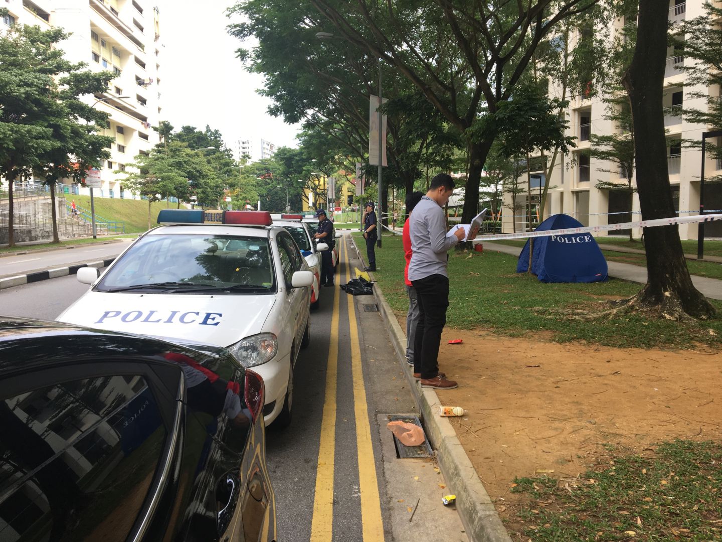 nA man in his 30s was found dead at Teck Whye Crescent this morning. u00e2u20acu201d Picture by  Najeer Yusof/TODAYn
