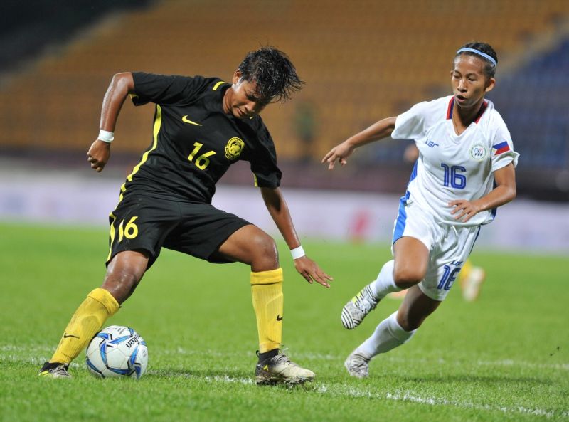 Malaysian striker Nor Athirah Mamat (left) attempts to dribble the ball as her Phillipines counterpart Lemoran Charisa Marie tries to stop her during a KL2017 SEA Games womenu00e2u20acu2122s football match. u00e2u20acu2022 Bernama pic