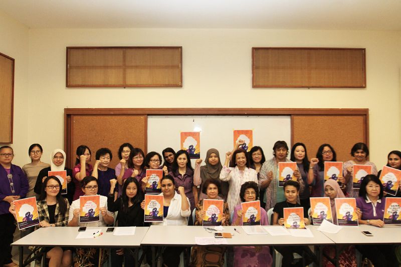 Supporters take a group photo after attending the Woman Against Toxic Politics forum in Kuala Lumpur August 24, 2017. u00e2u20acu2022 Picture by Miera Zulyana