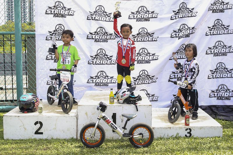 In the competitive Category 4, Ken took the gold trophy followed by runner-ups Zharief and Ainaa.