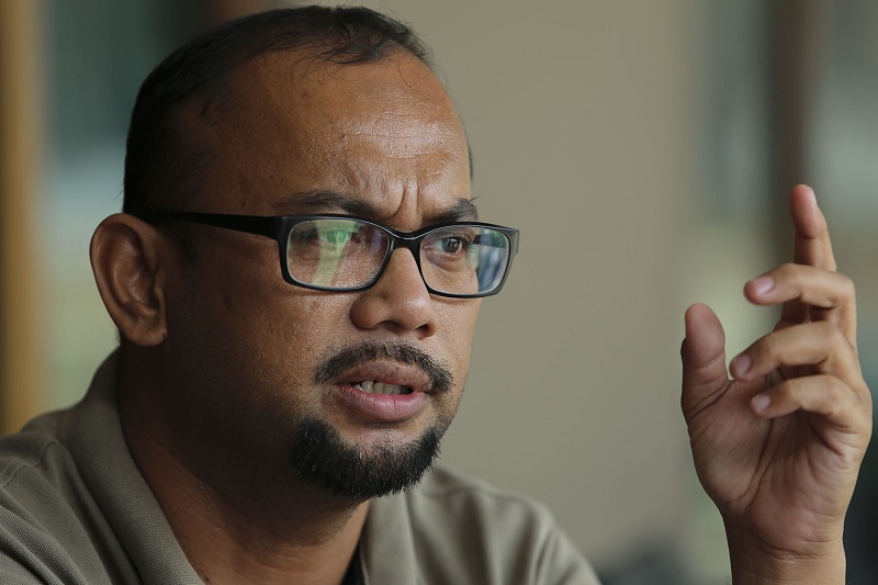 Through My Local Maid, Wan Roslan has created a model to help hardcore poor ladies get a job. 