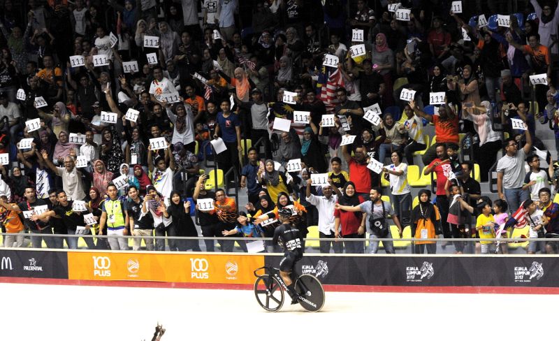 Mohd Azizulhasni Awang clinches the 111th SEA Games gold medal for Malaysia in the menu00e2u20acu2122s individual sprint event held at the National Velodrome in Nilai. Picture released August 29, 2017. u00e2u20acu2022 Bernama pic