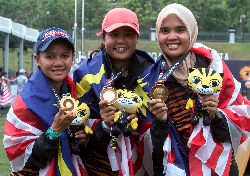 National Women Archery team (from left) Nurfatehah Mat Salleh, Saritha Cham Nong and Nurul Syazhera Mohd Asmi strike gold in KL2017 SEA Games Women Compound Team event final in Kuala Lumpur August 17, 2017. u00e2u20acu201d Bernama pic