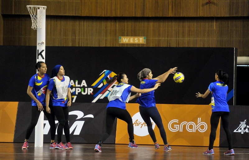 Malaysiau00e2u20acu2122s netball team players continue honing their skills for the 29th SEA Games at Stadium Juara, Bukit Kiara August 13, 2017. u00e2u20acu201d Bernama pic