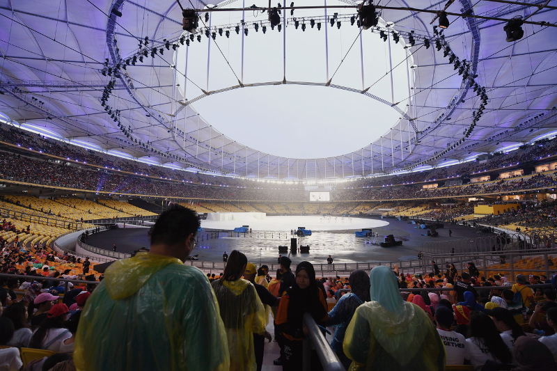 Thousands of sports enthusiasts braved the rain to witness the official opening ceremony of KL2017 29h SEA Games at Bukit Jalil National Stadium in Kuala Lumpur August 19, 2017. u00e2u20acu201d Bernama pic