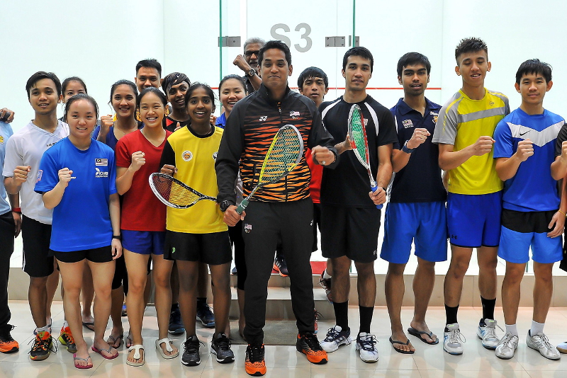 Youth and Sports Minister Khairy Jamaluddin (centre) poses for a photograph with the national squash team during his visit to the National Squash Centre in Bukit Jalil August 15, 2017. u00e2u20acu201d Bernama pic