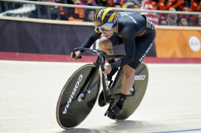 Fatehah Mustapa won the womenu00e2u20acu2122s Sprint gold at the National Velodrome in Nilai August 28, 2017. u00e2u20acu201d Picture via Twitter/KL2017