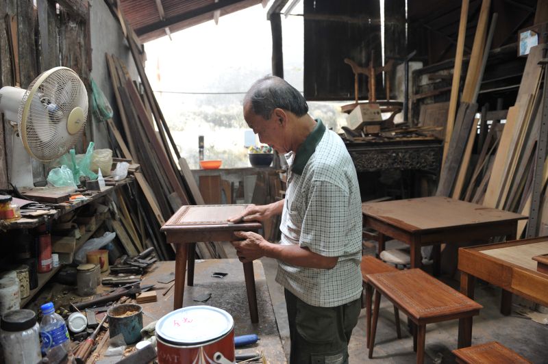 The last worker at Wah Dah Furnishing rushing to finish orders before they close down the business by the end of this month.